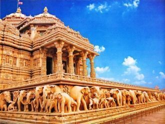 Вся отделка храма Акшардхам производилас