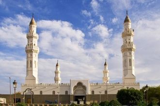 Мечеть Аль-Куба состоит из огромного пря
