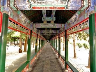 Длинный коридор (长廊 chángláng — Чанлан),