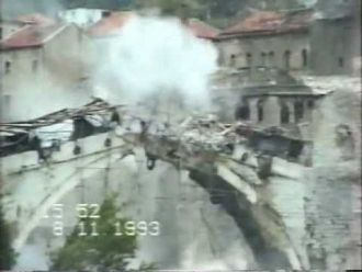 Уничтожение моста в 1993 году. Старый мо