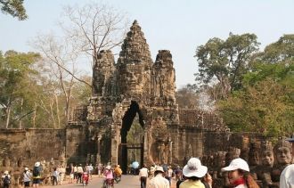 Ангкор Том входит в храмовый комплекс г.