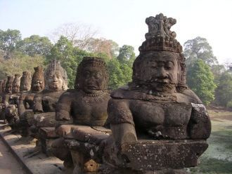 В настоящее время Ангкор и входящие в ег