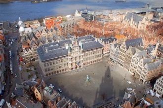 Антверпенская ратуша с высоты