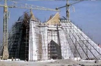 Строительство Башни Азади.
