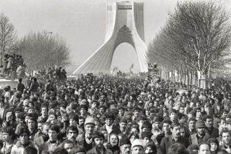Башния Азади во время революции в 1979