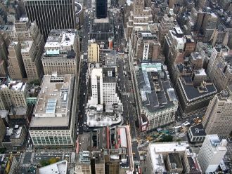 Вид на Бродвей с крыши Эмпайр-стейт-билд