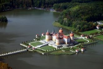 Замок Морицбург (Schloss Moritzburg) — з