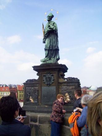 Святой Ян Непомуцкий - главная статуя Ка