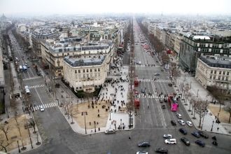 Вид на Париж со смотровой площадки Арки