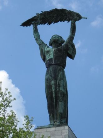 Статуя Свободы на горе Геллерта (Gellért