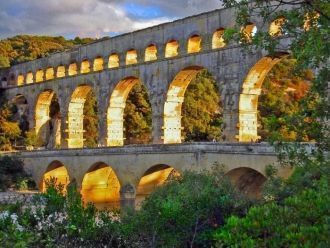 Пон-дю-Гар (фр. Pont du Gard, букв. «мос