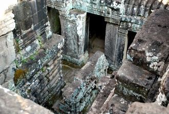 Узкие проходы храма Байон