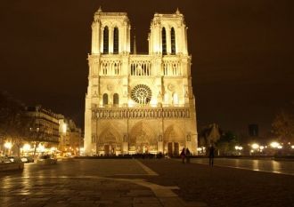 Собор Парижской Богоматери в ночной подс