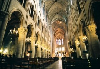 Внутренее убранство собора Парижской Бог