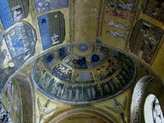 Купол сотворения мира и мозаики арок