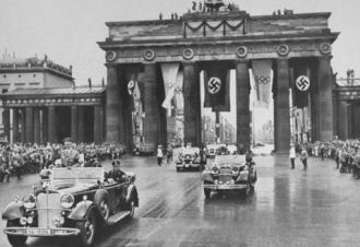 Торжественный проезд Гитлера через Бранд