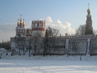 Новодевичий монастырь зимой. Колокольня,