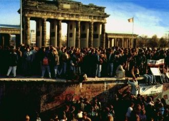 До падения Берлинской стены остались счи