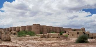 Столь мощная оборонительная конструкция 