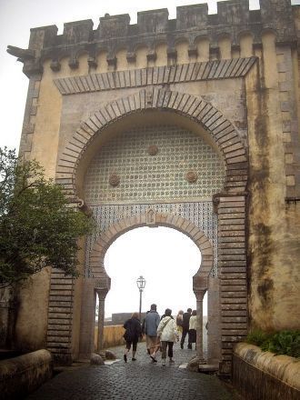 Главный вход во дворец в мавританском ст