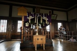 Верхние уровни его напоминают лабиринт, 