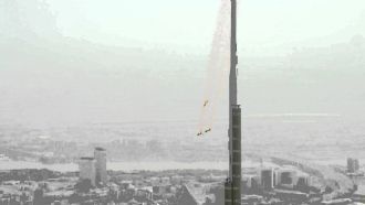 Прыжок с 828-метрового небоскреба Бурдж-