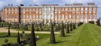 Хэмптон-корт (южный фасад)