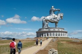 Статуя Чингисхана - крупнейшая конная ст