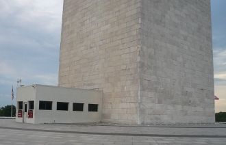 Центральный вход в Монумент Вашингтона