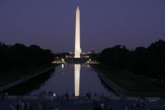 Монумент Вашингтона ночью