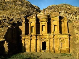 Древний город Петра в Иордании.