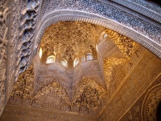 Свод одной из башен Альгамбры.