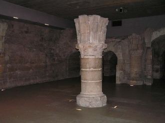 Остатки замка под современным Лувром