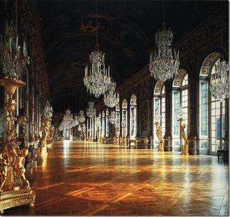 С 1661 Людовик XIV начал расширять дворе