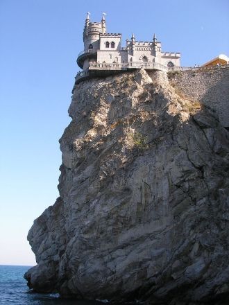 Современный вид на «Ласточкино гнездо» и