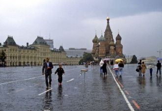 Красная площадь в дождь (1990)