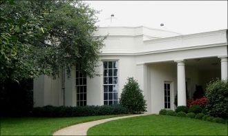 Западное крыло Белого дома. Окна Овально