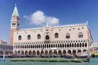 Дворец Дожей – это главное здание Венеци