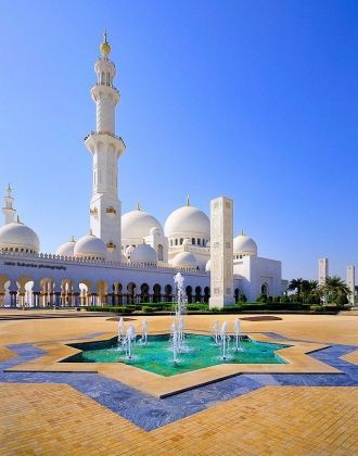 Красота и величие Белой мечети невозможн
