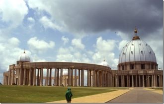 До 1990 года собор Святого Петра в Риме 