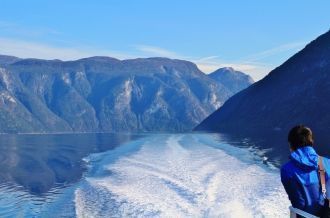 В устье Согне-фьорда много островов, сре