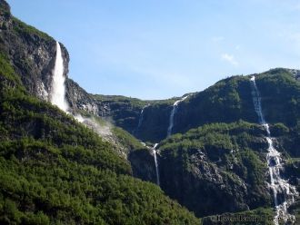 Разрушения, произведенные ледником, оказ