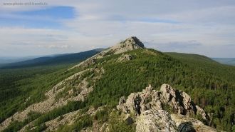 Поэтому восточное подножье Откликного гр