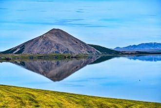 Достопримечательностями озера являются и