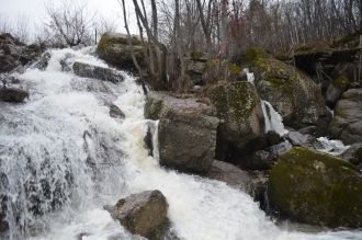 Обычно название переводят как «сине-черн