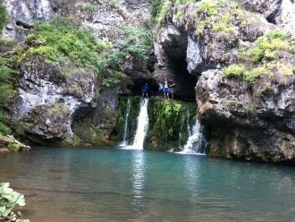 Он питается водами рек Атыш и Агуй, кото