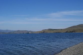 Озеро расположено в 45 км к северу от Ма