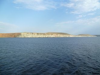 Если подняться на вершину хребта, то с о