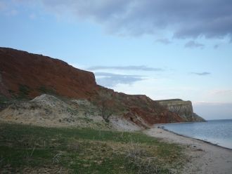 В пределах провала есть реликты осадков,