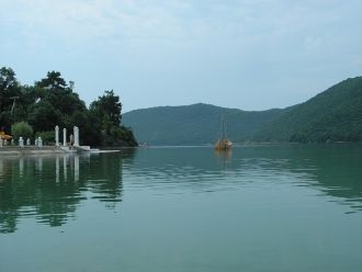 В одной зажиточной семье была дочь. Она 